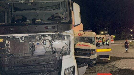 samsun haber: Samsun'da ambulans ile tır çarpıştı! Yaralılar var