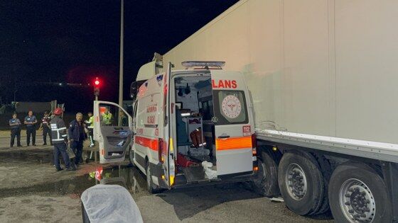 samsun haber: Samsun'da ambulans ile tır çarpıştı! Yaralılar var