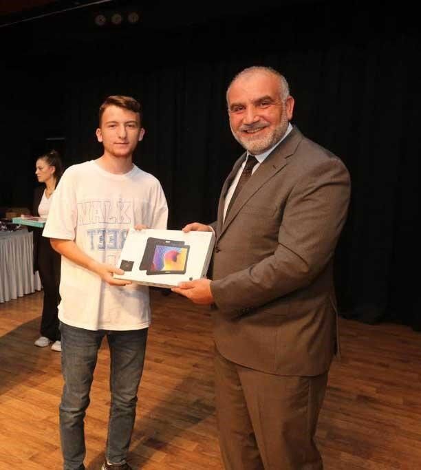 Samsun Haber.Canik'te sınav başarısına tablet, saat ve altın ödülü