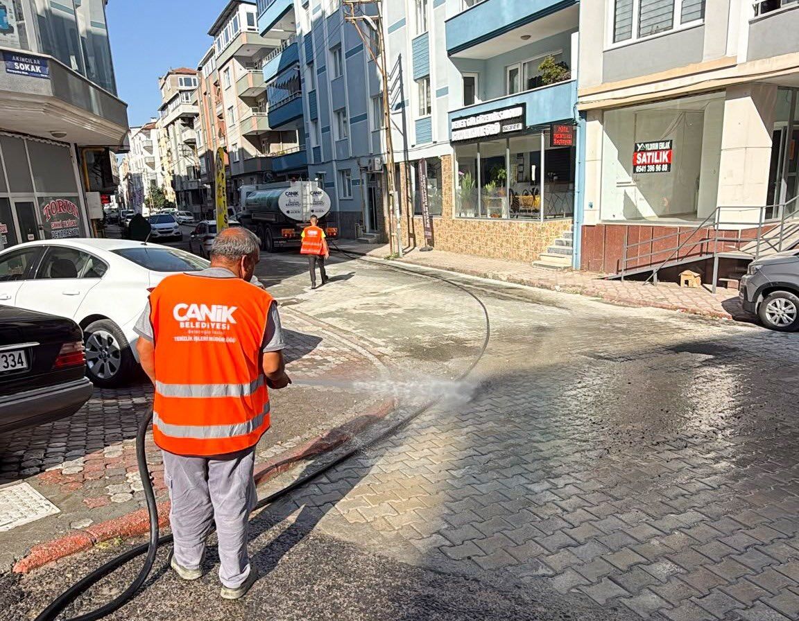 Samsun Haber: Canik'te temizlik çalışmaları aralıksız sürüyor