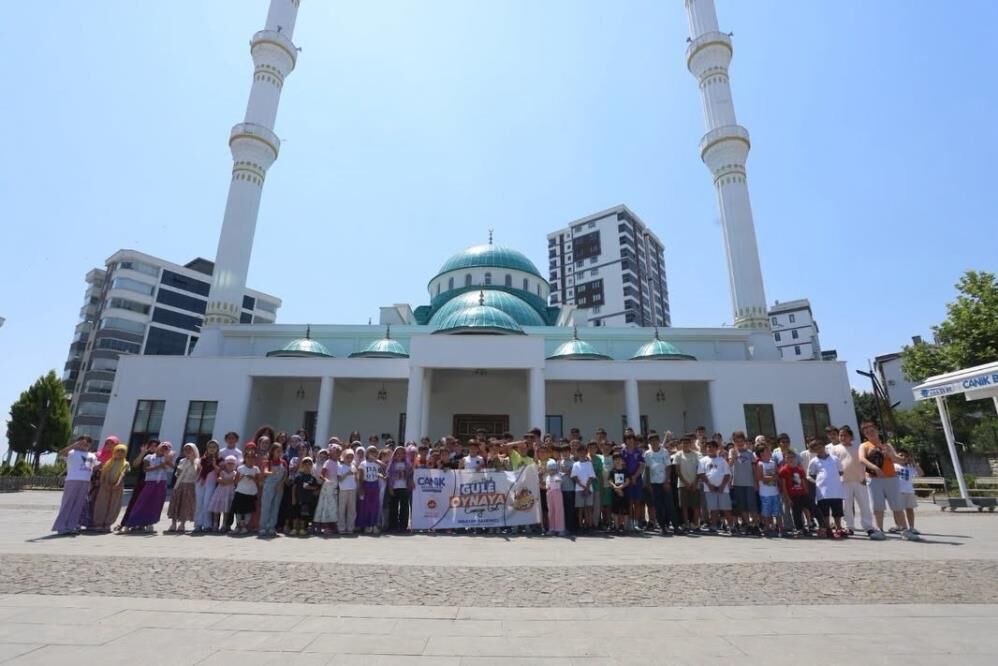 Samsun Haber. Canik'te yaz coşkusu! Çocuklara özel etkinlik ve hediyeler