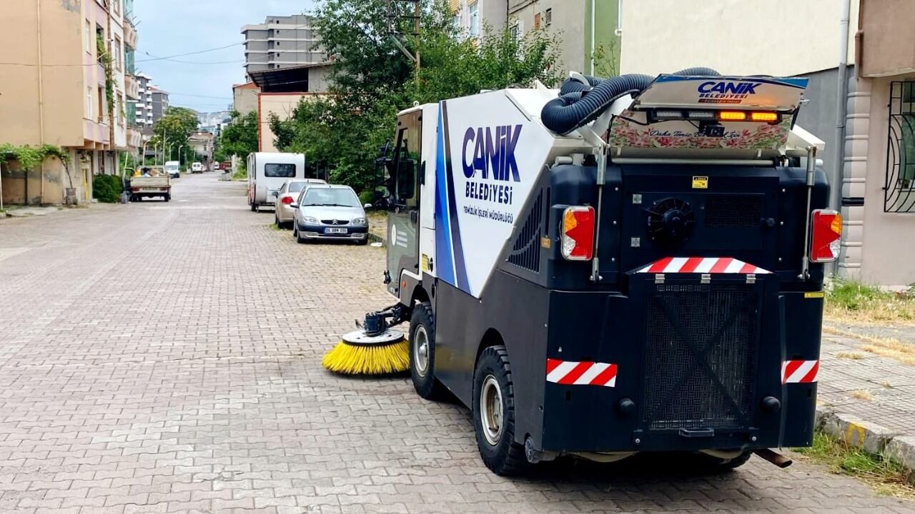 Canik'te temizlik çalışmaları aralıksız sürüyor