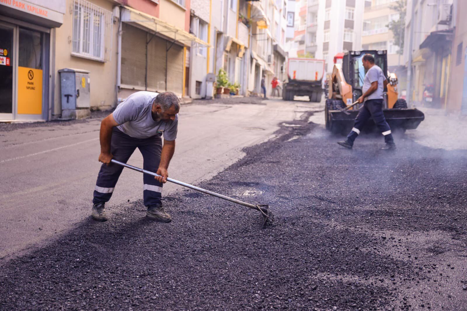 İlkadım'da asfalt seferberliği sürüyor