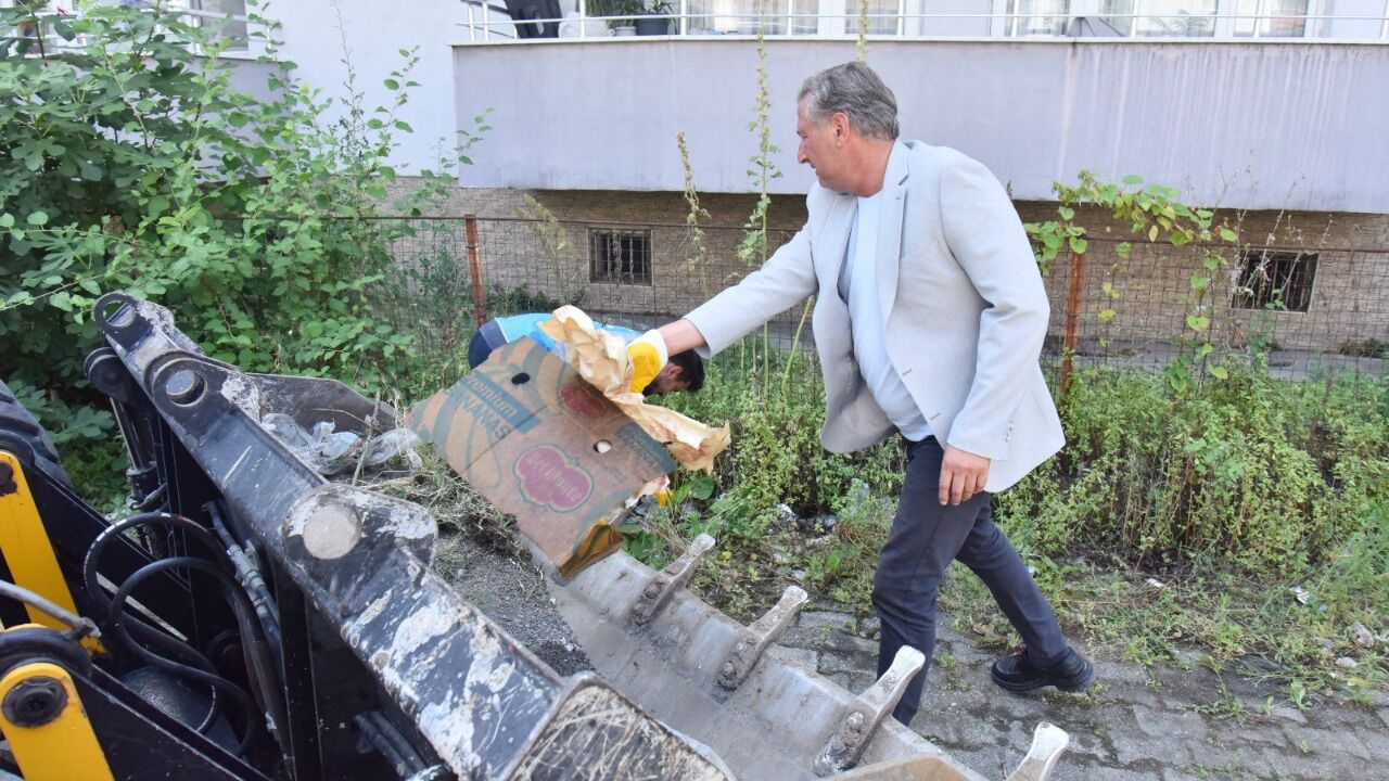 Tekkeköy'de temizlik seferberliği! Başkan Mustafa Candal sahada