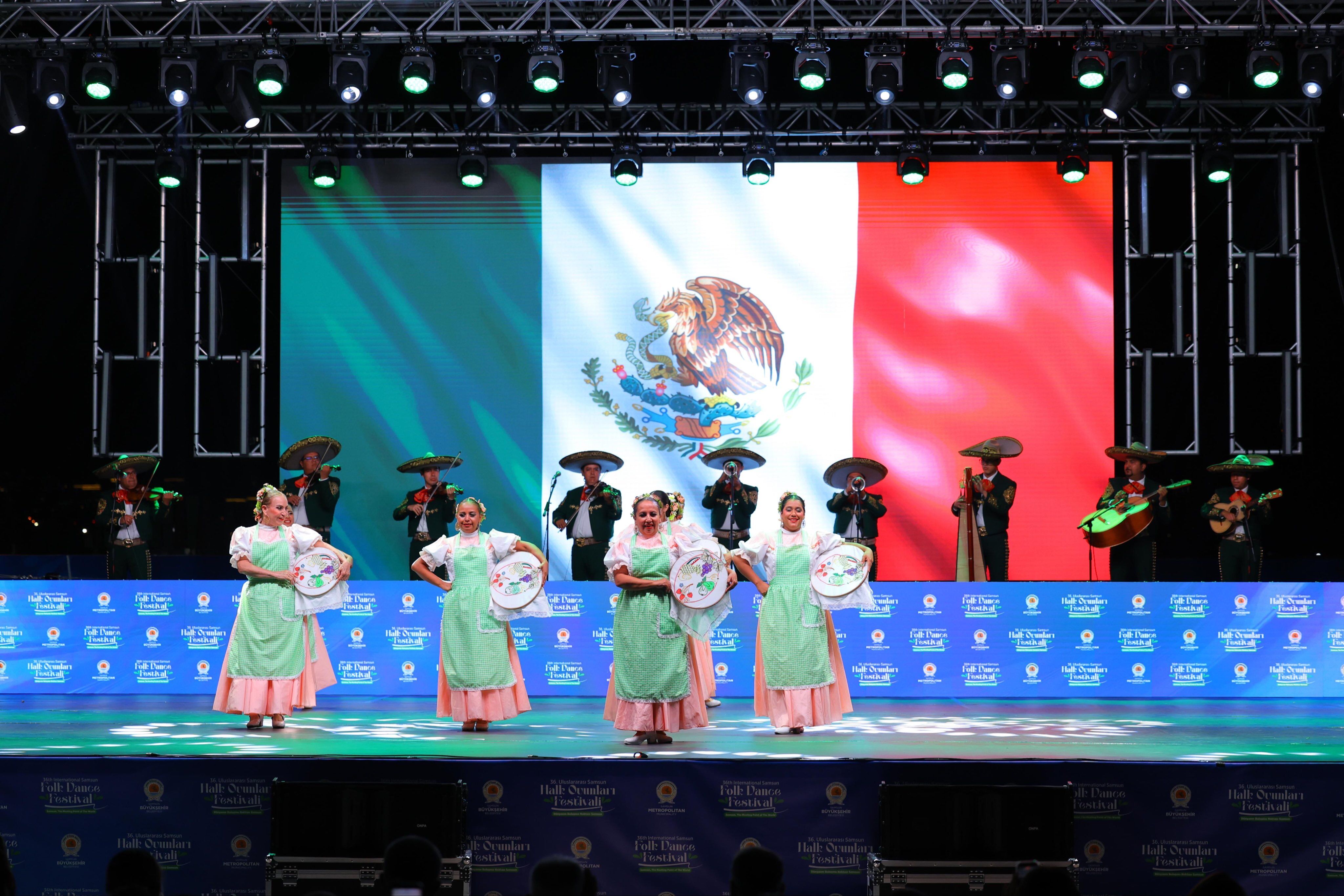 Samsun Haber. Festival coşkusu Samsun'un her noktasına yayıldı