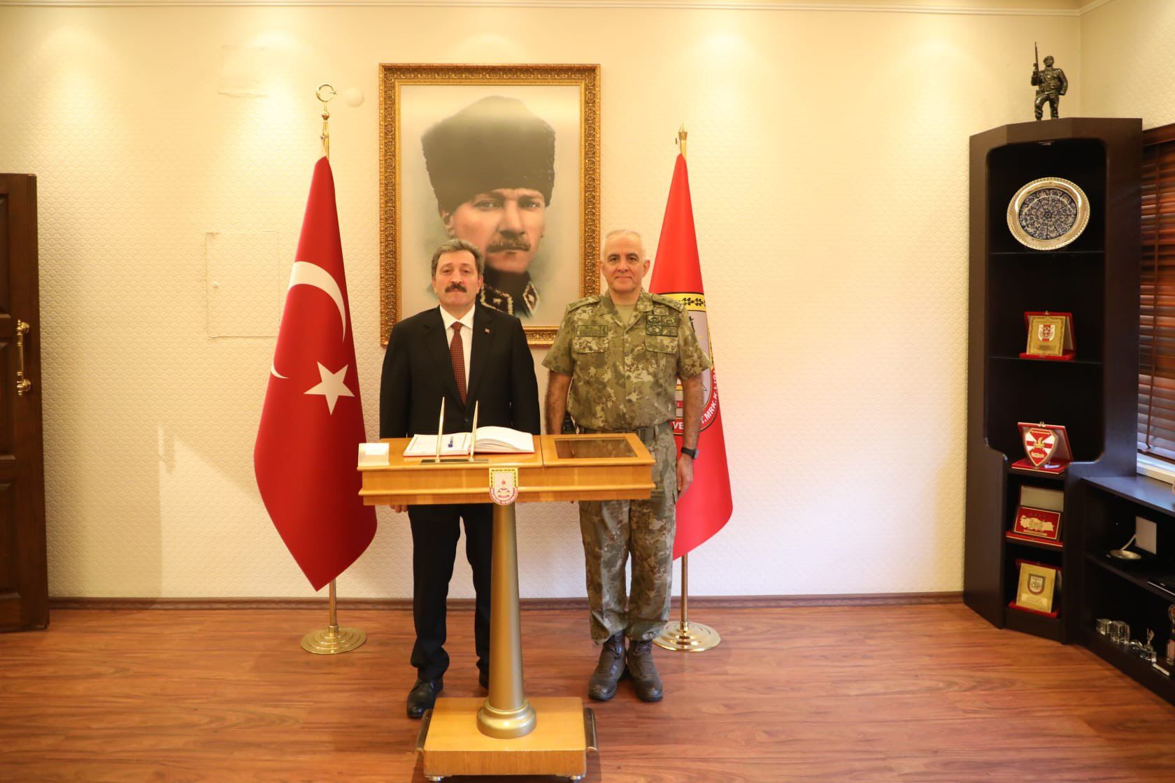 Samsun Valisi Orhan Tavlı'dan, Garnizon Komutanı Davut Ala'ya ziyaret