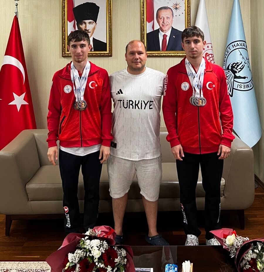 Samsunlu ikiz masa tenisçilerinden Avrupa’da madalya yağmuru