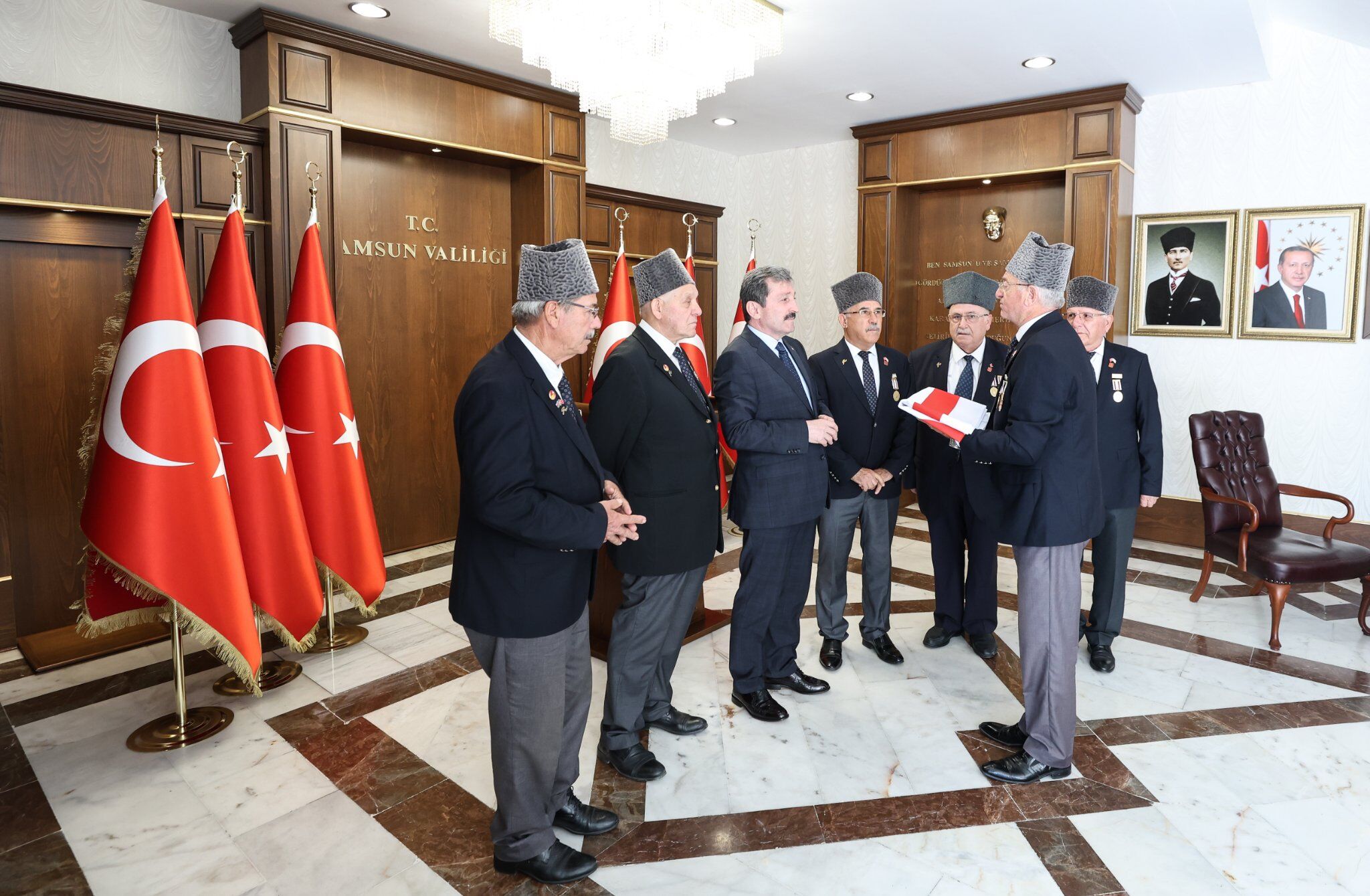 Samsun Haber: Kıbrıs gazilerinden Samsun Valisi Tavlı'ya anlamlı ziyaret