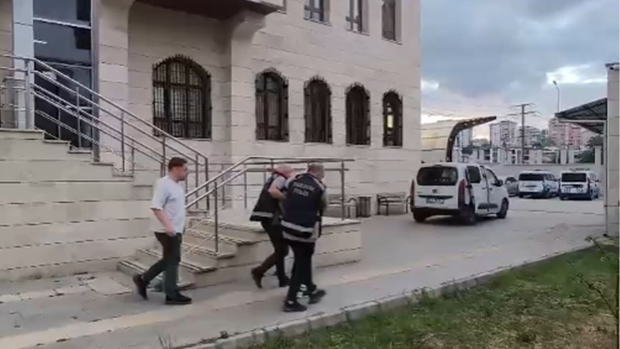 samsun haber: Kırmızı bültenle aranıyordu! Samsun'da saklandığı adreste yakalandı