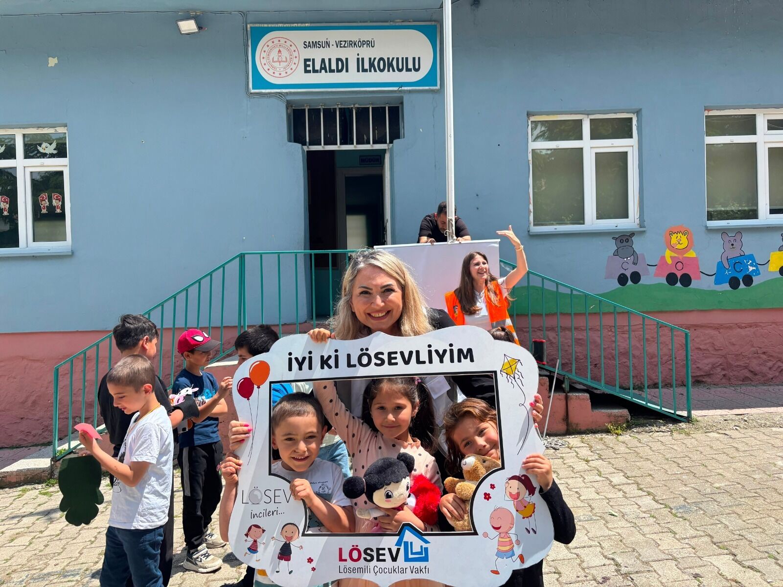 Samsun Haber. Lösev'den Vezirköprü'deki Köy Okullarına Anlamlı Ziyaret
