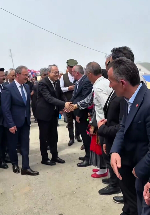 Binlerce kişinin buluştuğu Sis Dağı Şenliği'ne MHP'li İlyas Topsakal'dan övgü