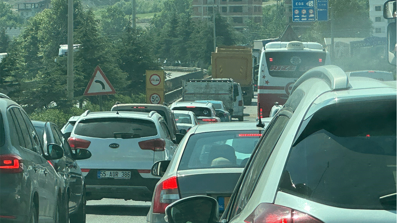 Samsun Çevre Yolu'nda kilometrelerce araç kuyruğu