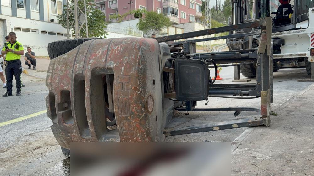 samsun haber Samsun'da forklift devrildi: 1'i ağır 2 yaralı