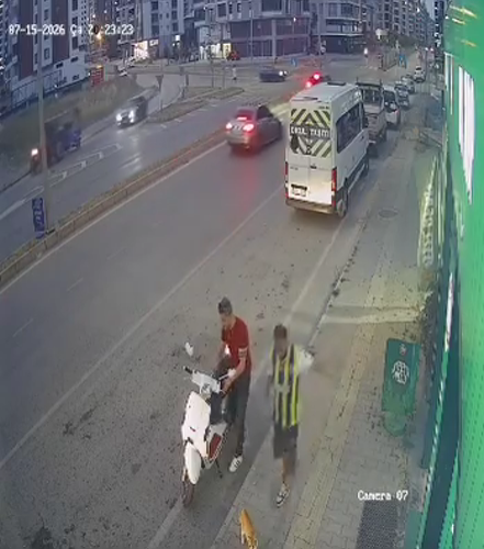 samsun haber Samsun'da vicdanları sızlatan olay! Sokak kedisine tekme attı