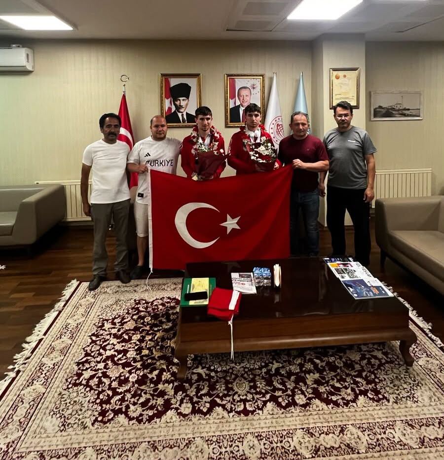 Samsunlu ikiz masa tenisçilerinden Avrupa’da madalya yağmuru