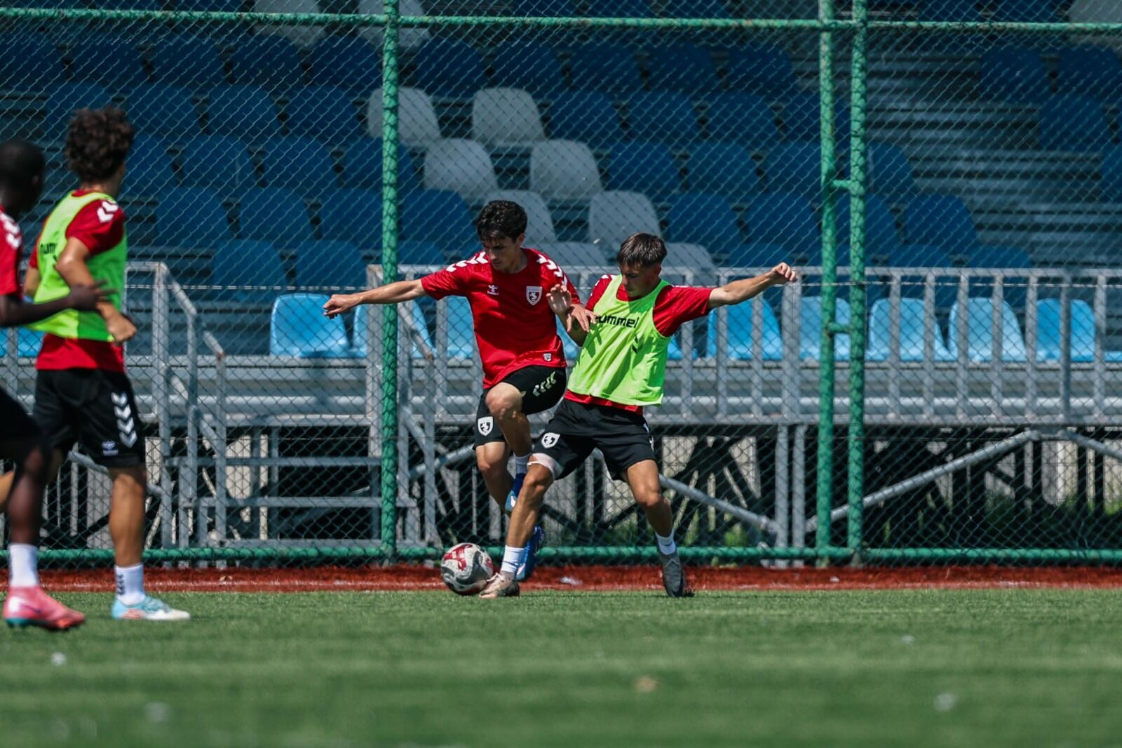 Samsunspor Haber. Samsunspor U19 İstanbul kampında tempoyu artırdı