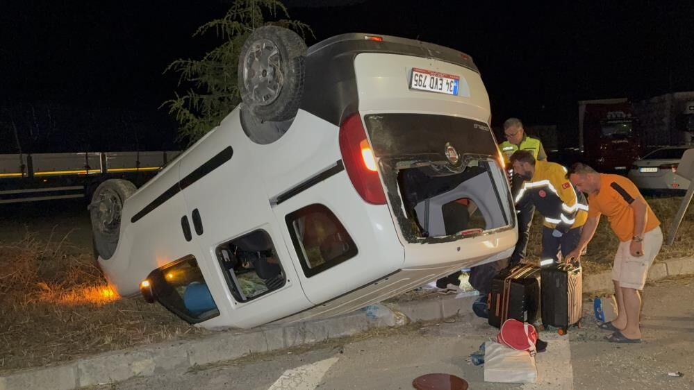 Samsun Haber. Samsun'da gece yarısı korkutan kaza! 5 yaralı
