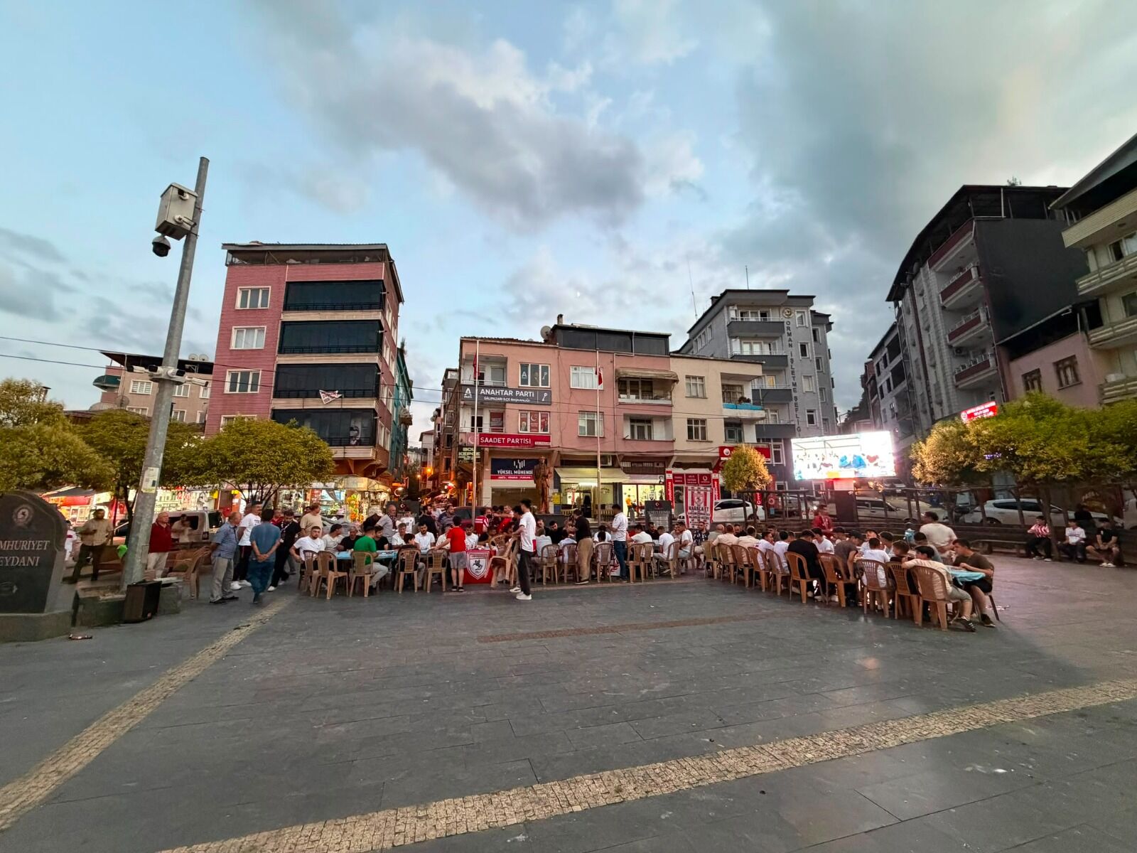 Samsun Haber. Şehzadeler ailesi Salıpazarı'nda kenetlendi