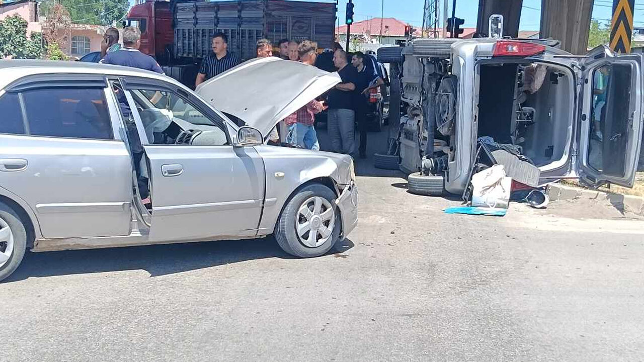 samsun haber Samsun'da kavşakta feci kaza! Facianın eşiğinden dönüldü!