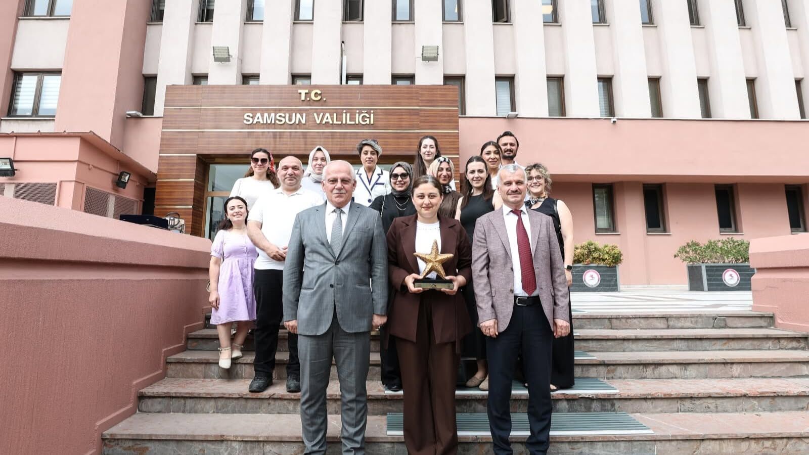 samsun haber: Samsun'un koruyucu aile başarısı ödüllendirildi!