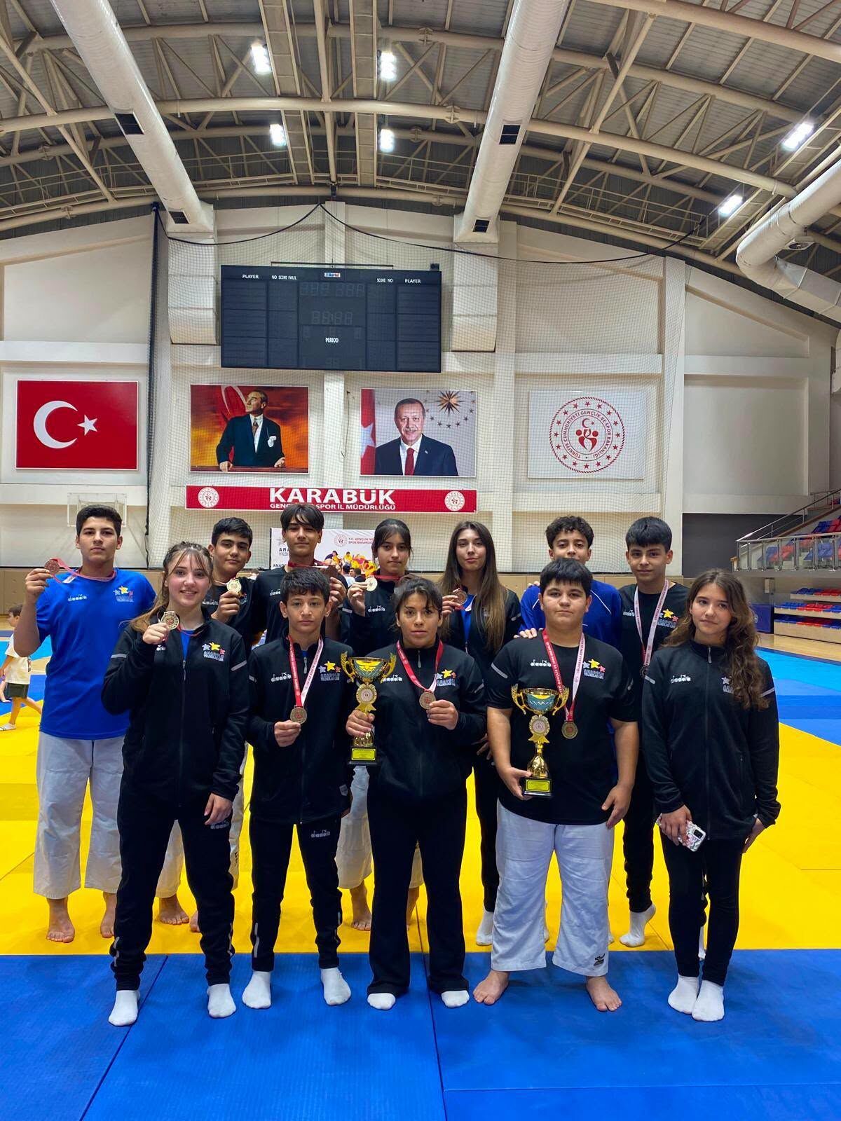 Samsunlu judoculardan madalya yağmuru! Yarı finale yükseldiler