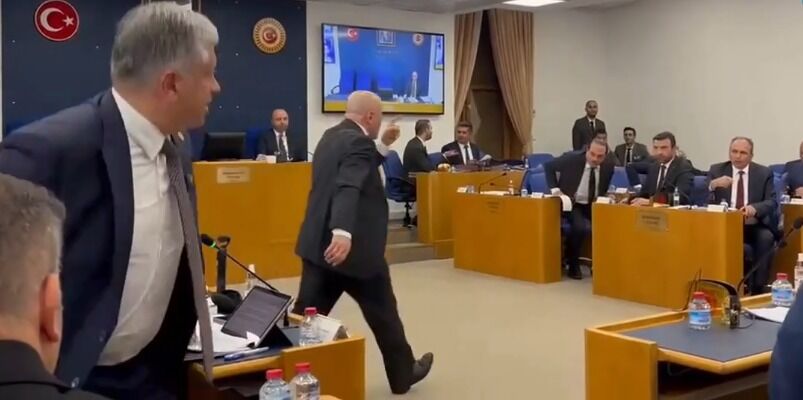 samsun haber: TBMM'de tansiyon yükseldi! Erhan Usta, AK Partili vekil ile karşı karşıya geldi