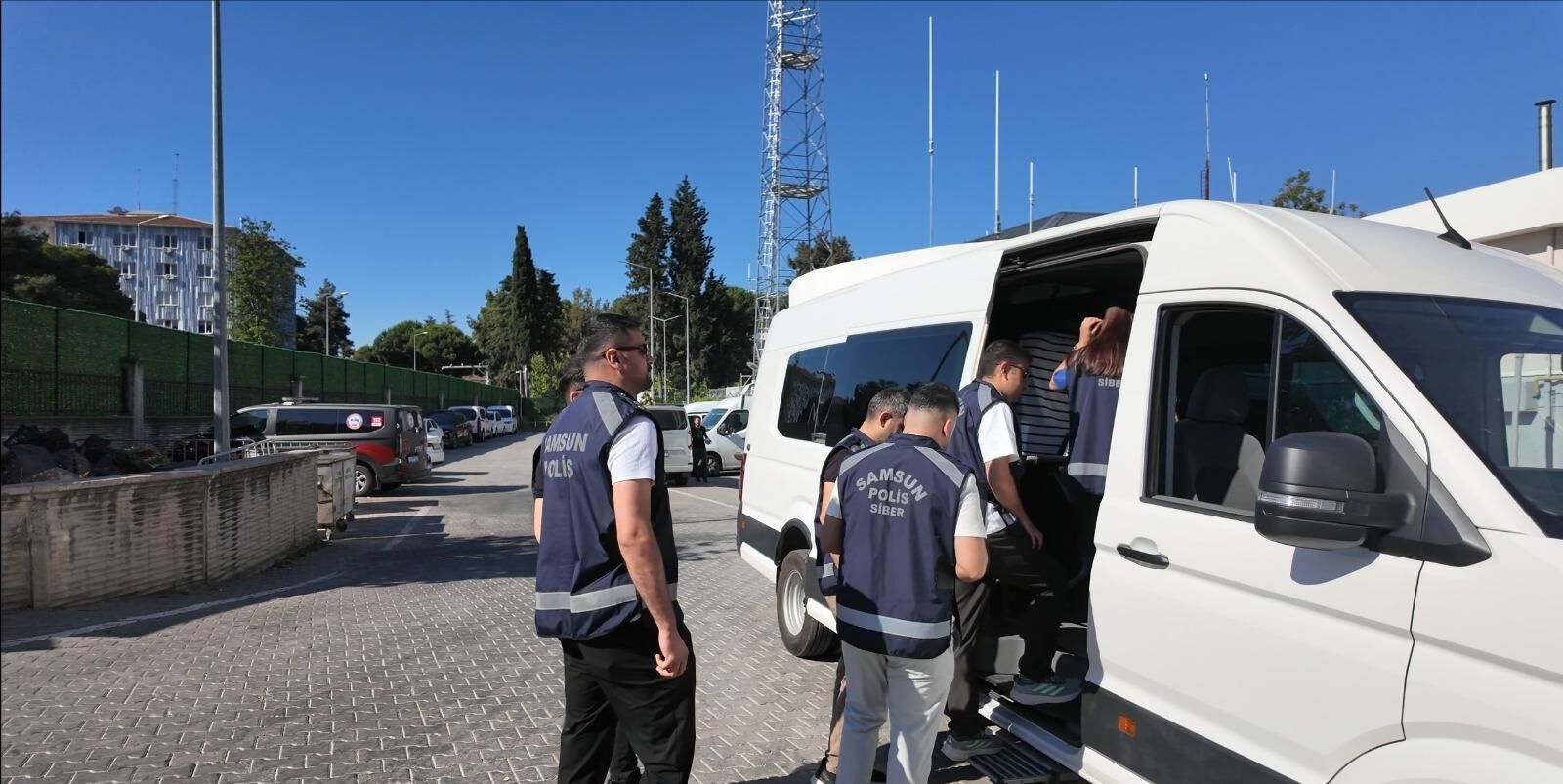 samsun haber: samsun haber: İnternet dolandırıcılarına Samsun merkezli şafak baskını! 