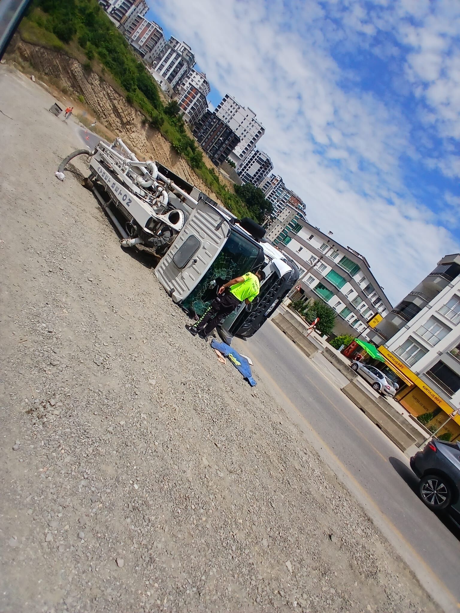 samsun haber: Samsun'da beton mikseri devrildi!