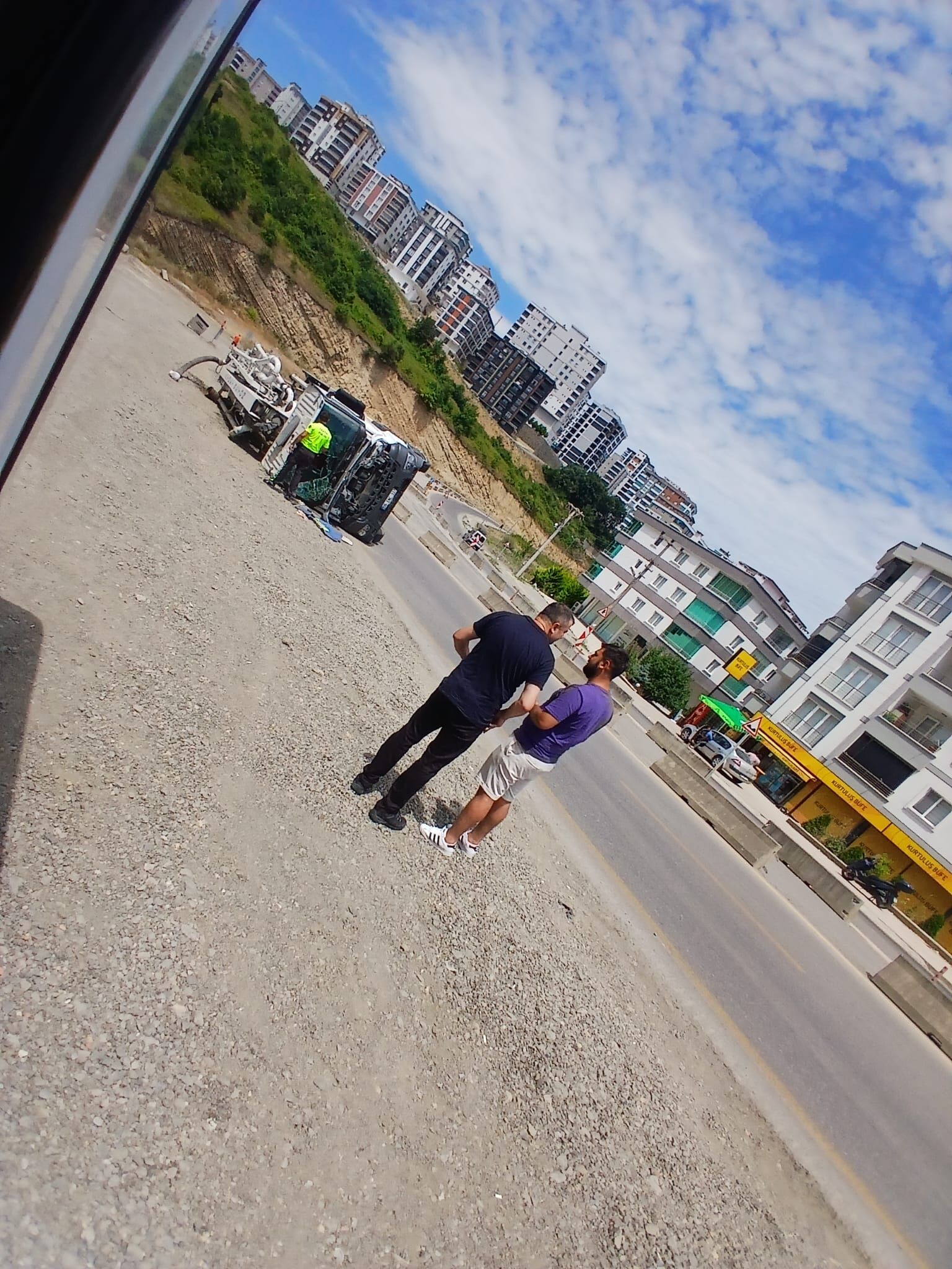 samsun haber: Samsun'da beton mikseri devrildi!