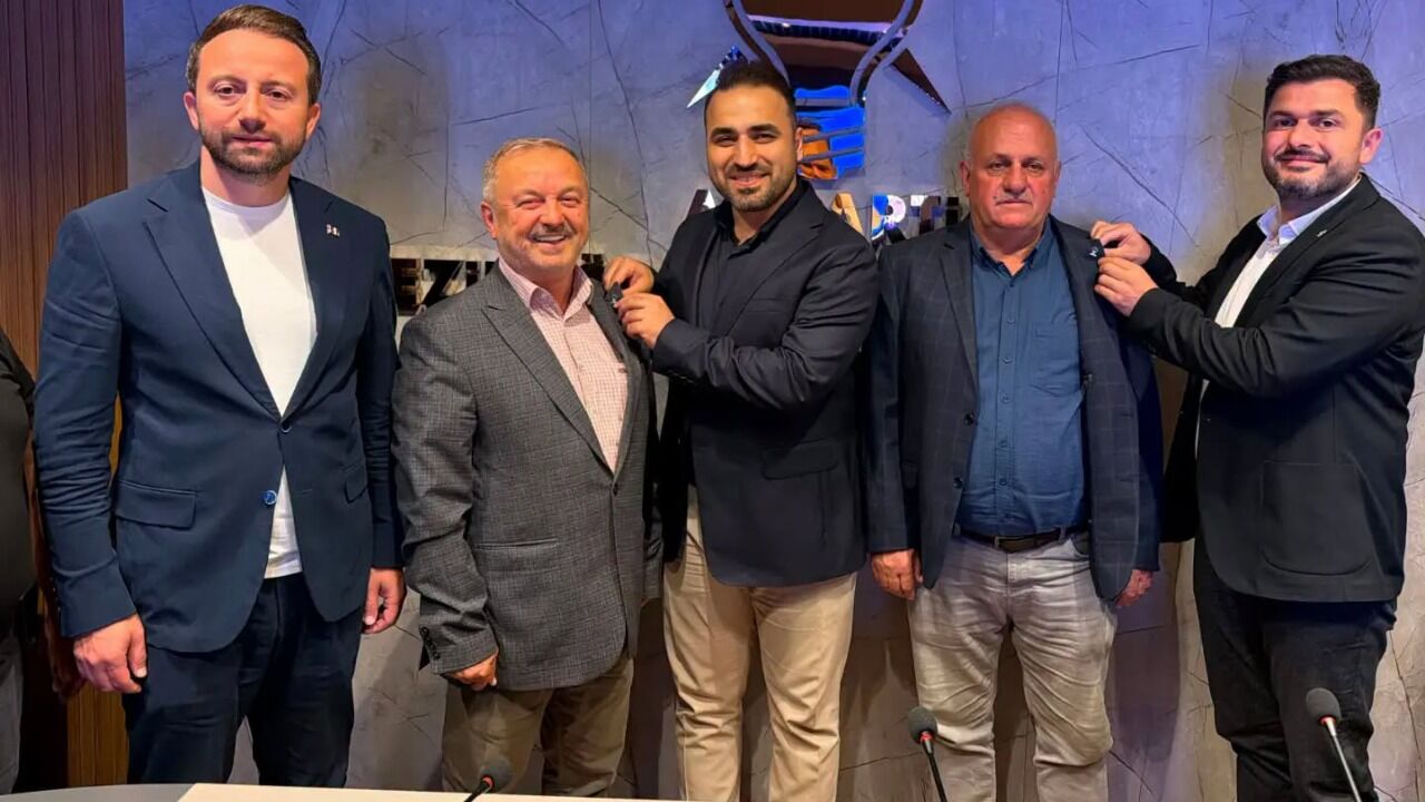 SAMSUN HABER Vezirköprü'de iki meclis üyesi AK Parti'ye geçti