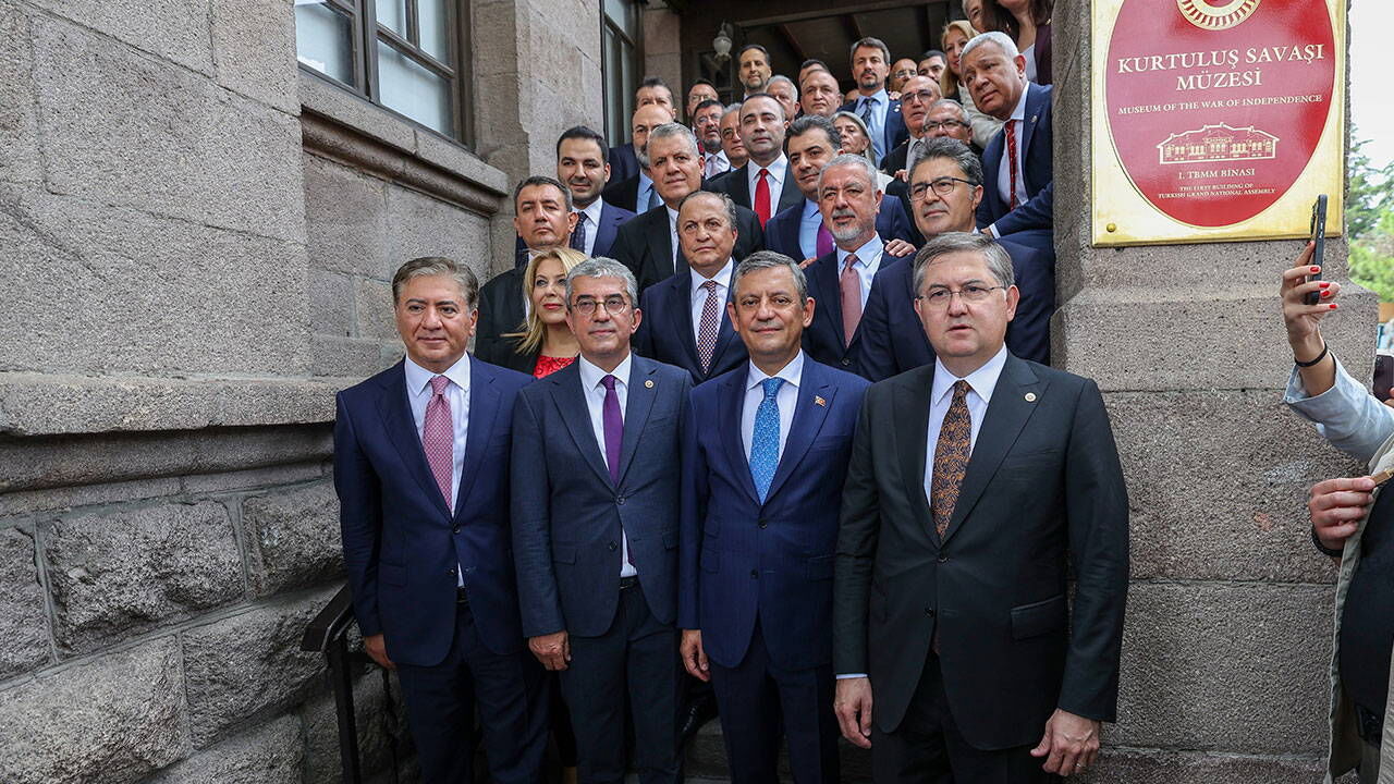 Yeni Parti Pmsinde Murat Can Detayi