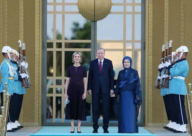 Zirvenin Yildizi Izlanda Basba 20033341 1196 1 M