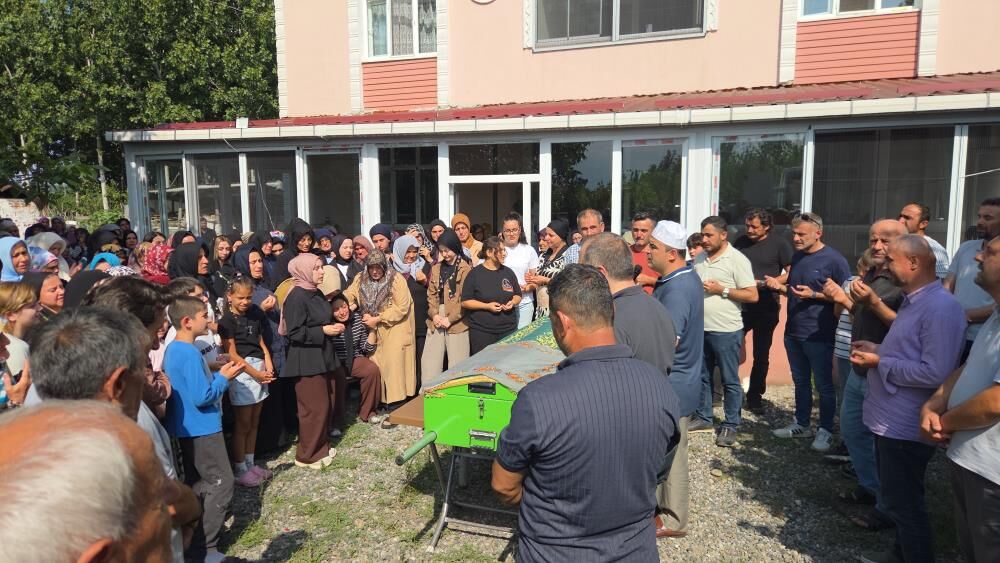 Samsun Haber: 18 yaşındaki Esra Turan son yolculuğuna uğurlandı
