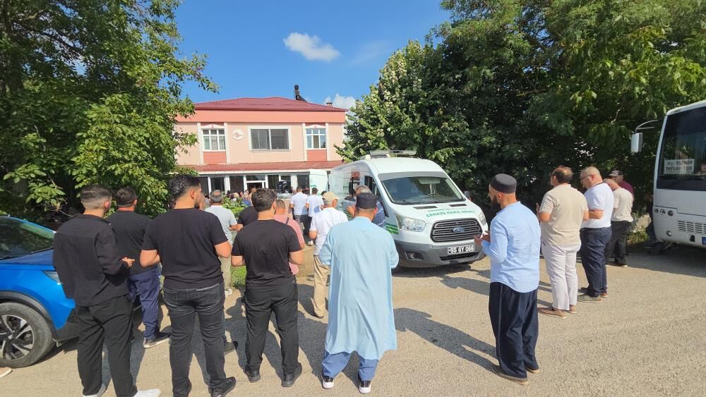 Samsun Haber: 18 yaşındaki Esra Turan son yolculuğuna uğurlandı-1