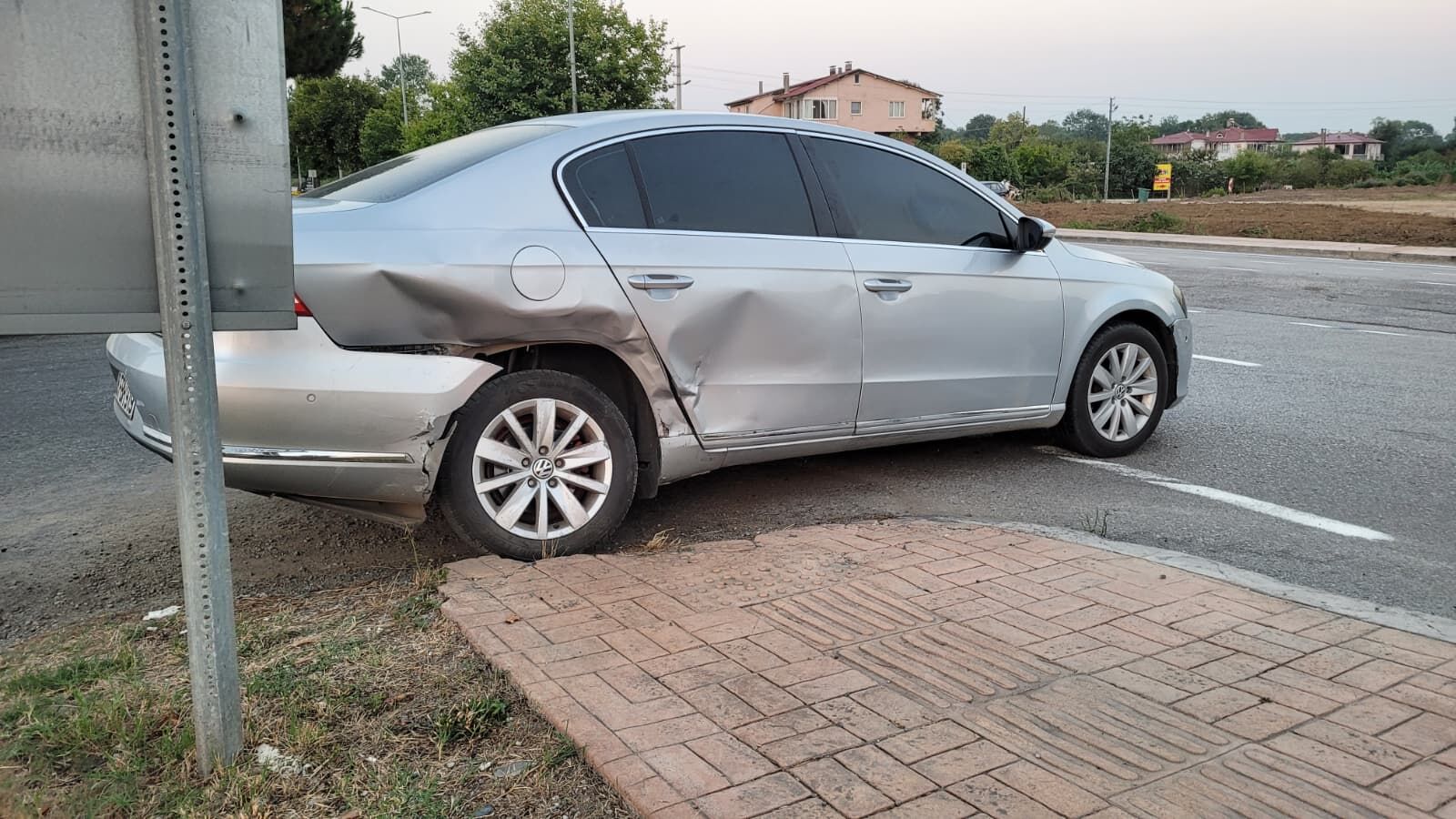 Samsun'da havalimanı yolunda kaza! Taksi ile otomobil çarpıştı