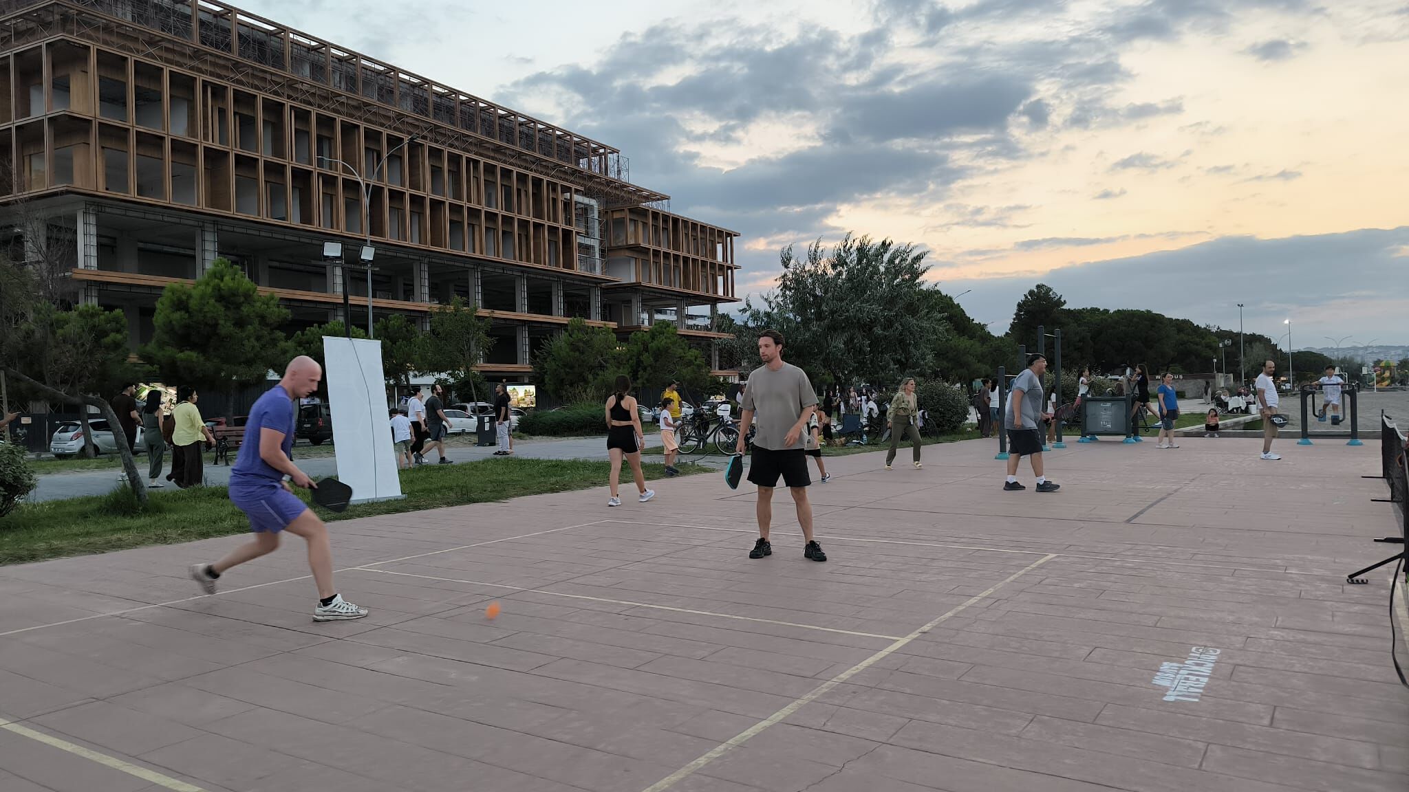 Samsunspor Haber: Samsunsporlu Elliot Watt pickleball kortuna çıktı