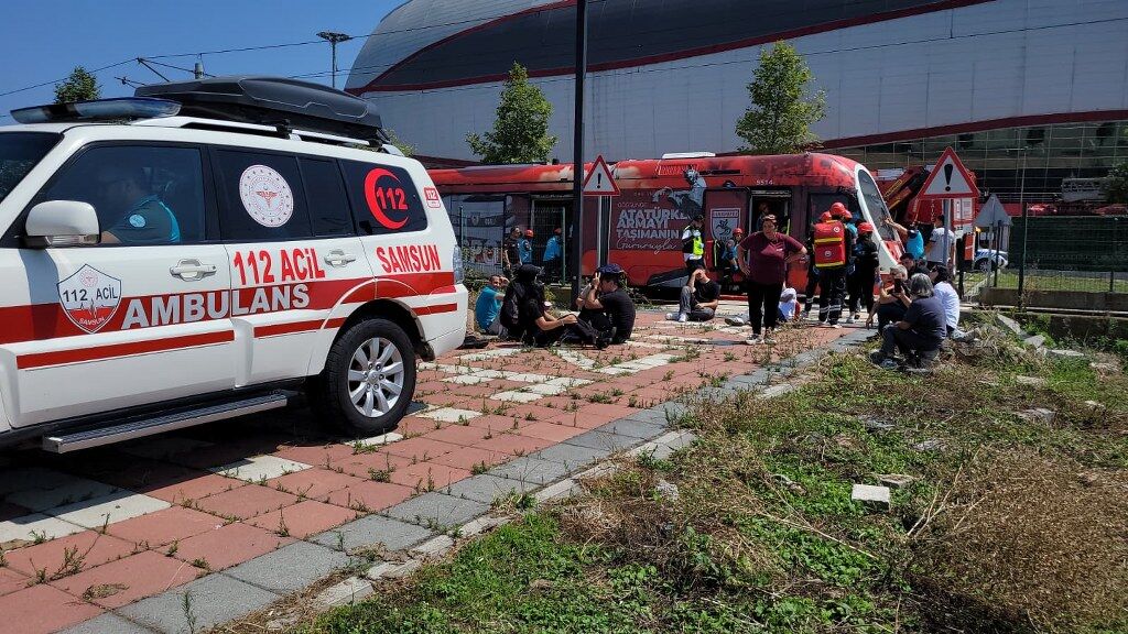 samsun haber: Samsun'da tramvay istasyonunda hareketli dakikalar!