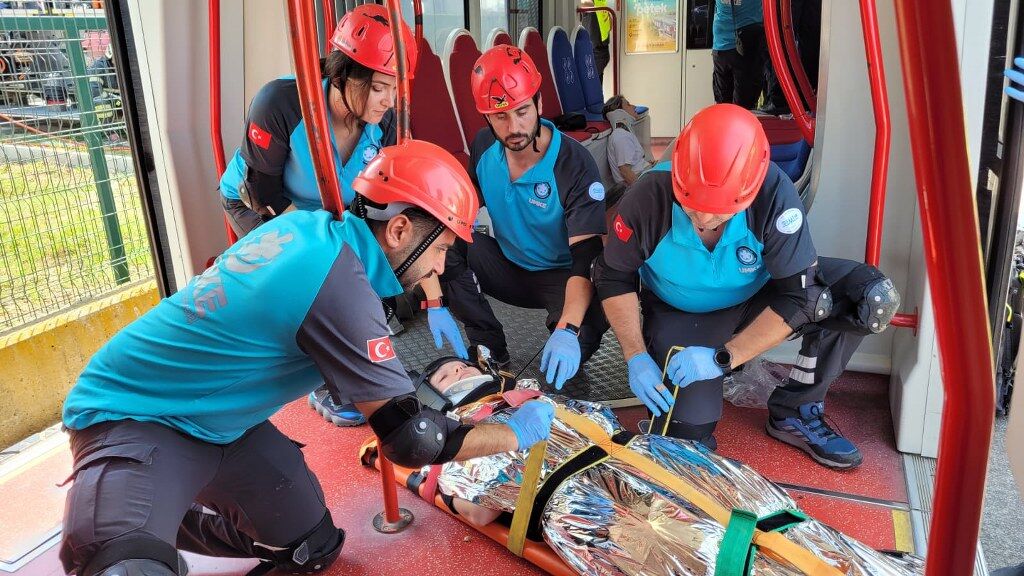 samsun haber: Samsun'da tramvay istasyonunda hareketli dakikalar!