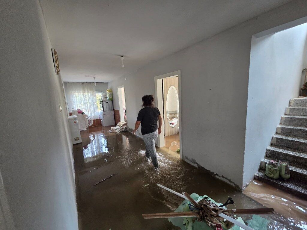 SAMSUN HABER Çarşamba'yı sel aldı: Tarım alanları ve evler sular altında kaldı