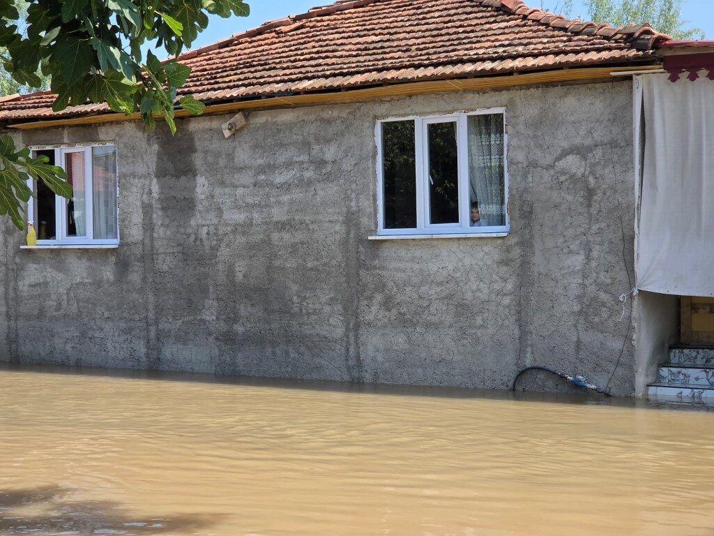 SAMSUN HABER Çarşamba'yı sel aldı: Tarım alanları ve evler sular altında kaldı