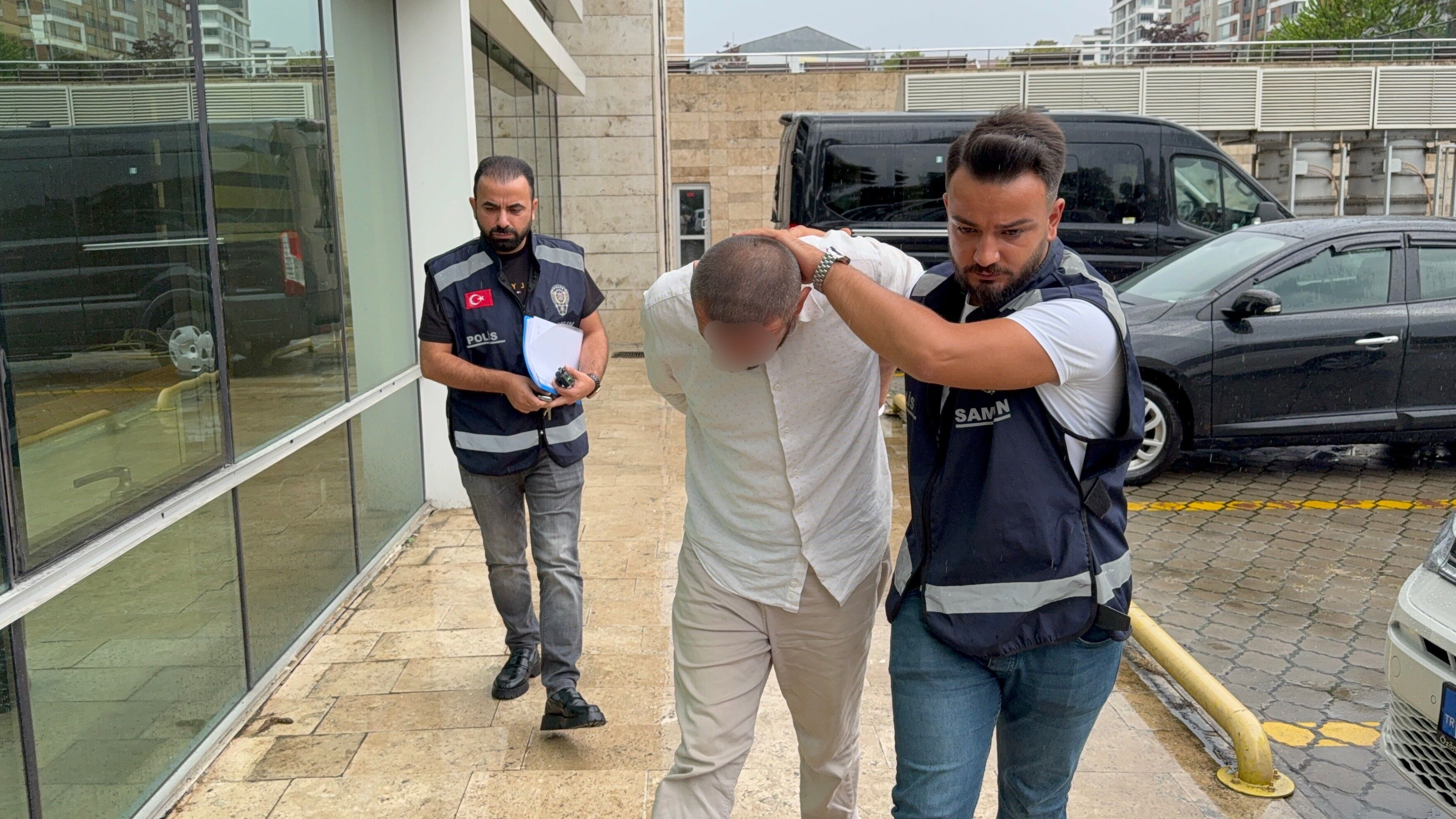 samsun haber: Samsun'da emlak ofisi önünde kanlı olay! Müteahhidi vurdu