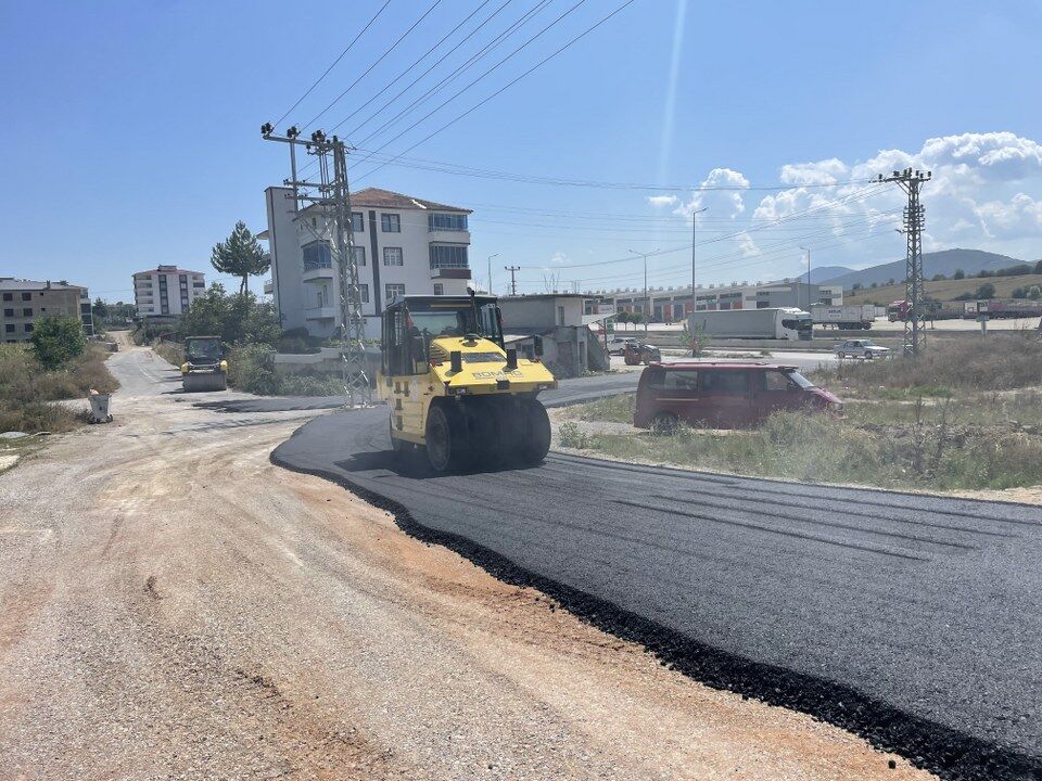 samsun haber: Kavak Devlet Hastanesi yoluna sıcak asfalt