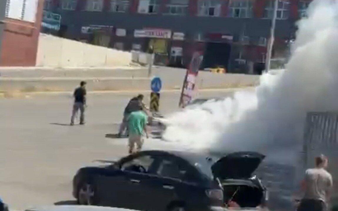 samsun haber. Samsun’da sanayi sitesinde panik! Otomobil alev aldı