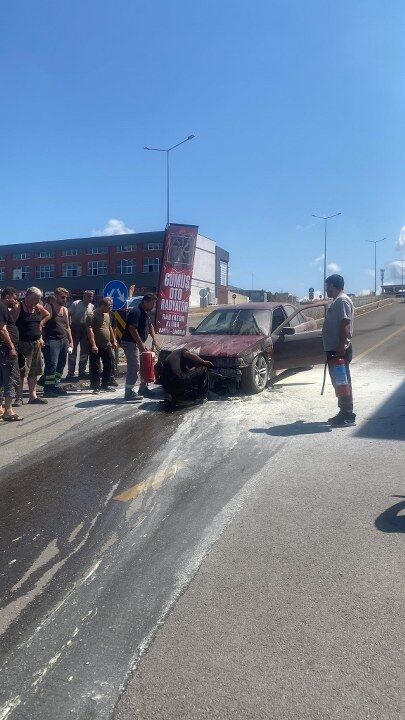 samsun haber. Samsun’da sanayi sitesinde panik! Otomobil alev aldı