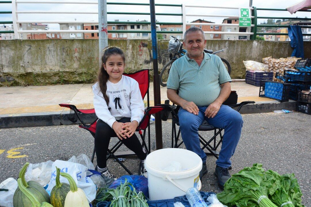 samsun haber: Tedavisi Samsun’da sürüyor! 10 yaşındaki Azra babası için tezgâhın başına geçti