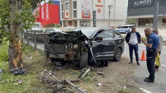 samsun haber: Samsun'da kaza: Savrulan SUV bariyer ve ağaca çarptı