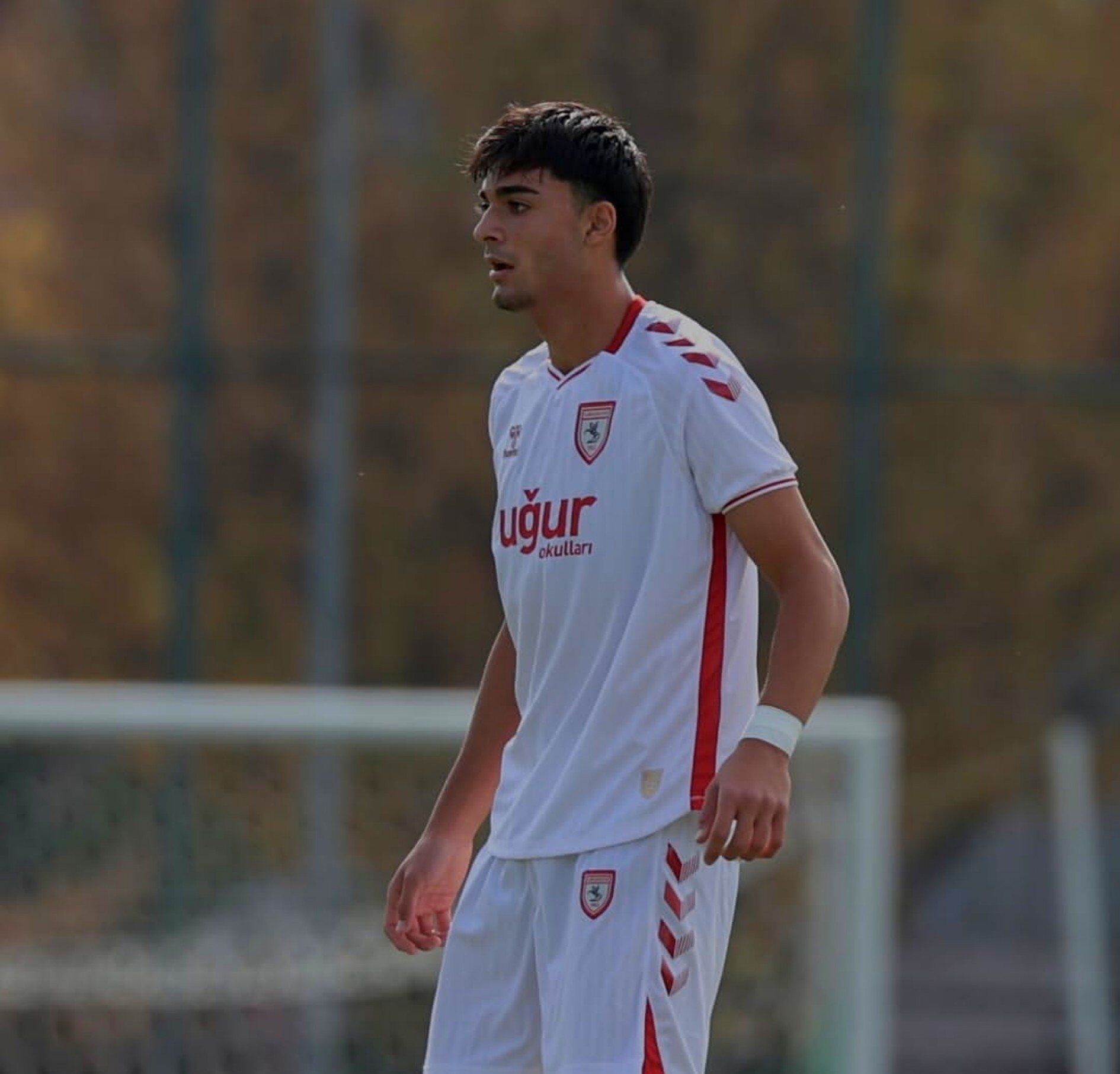 Samsunspor altyapısından yetişen Deniz Şeker, Göztepe'ye transfer oldu