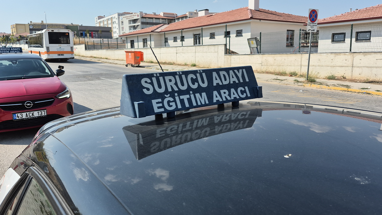 Ehliyet sınavlarında yeni dönem! Sabit parkur tarih oluyor
