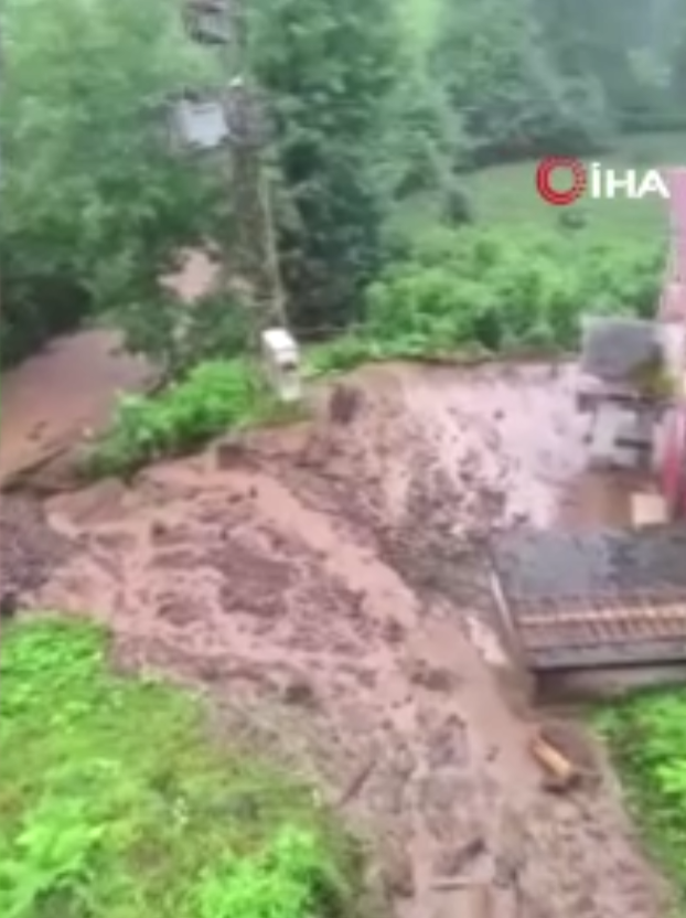 Karadeniz’de şiddetli yağış! Rize’de 61 noktada heyelan