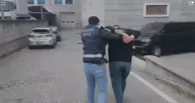 Samsun Haber: Samsun’da polis ekipleri aranan şahsı kıskıvrak yakaladı
